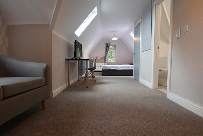 8 Bedroom Detached House To Rent In Cliff Road Gardens, Woodhouse, Leeds, LS6
