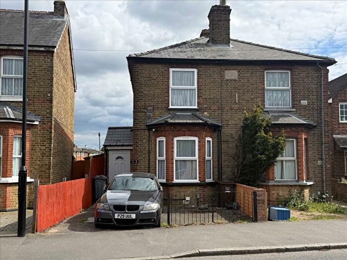 2 Bedroom Semi-Detached House For Sale In Hatton Road, Feltham, TW14