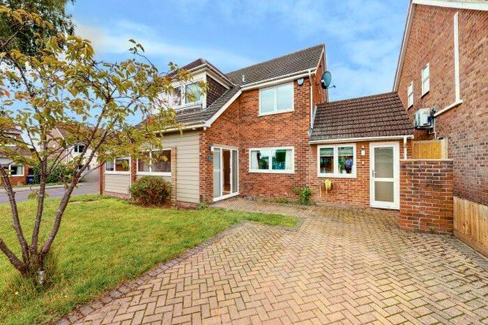 4 Bedroom Detached House To Rent In Aycliffe Close, Bromley, BR1