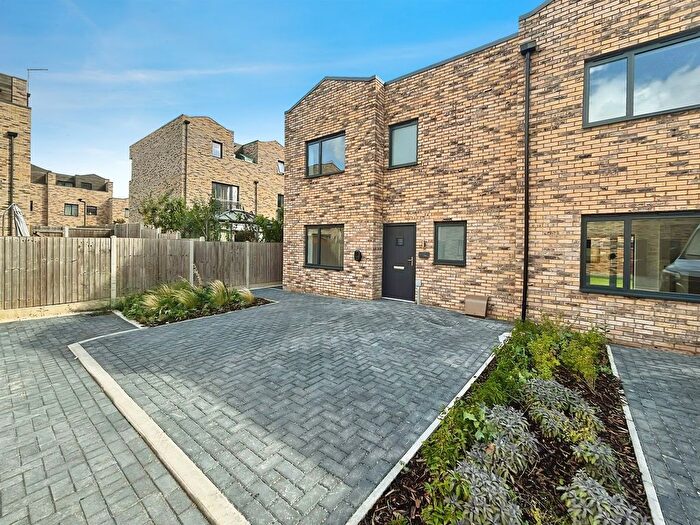 3 Bedroom End Of Terrace House For Sale In Trent Lane, Nottingham, NG2