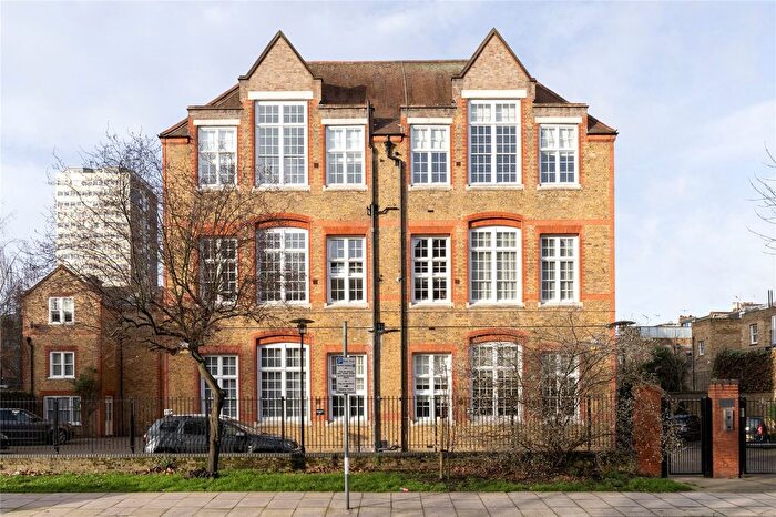 2 Bedroom Flat To Rent In Battersea Park Road, London, SW11