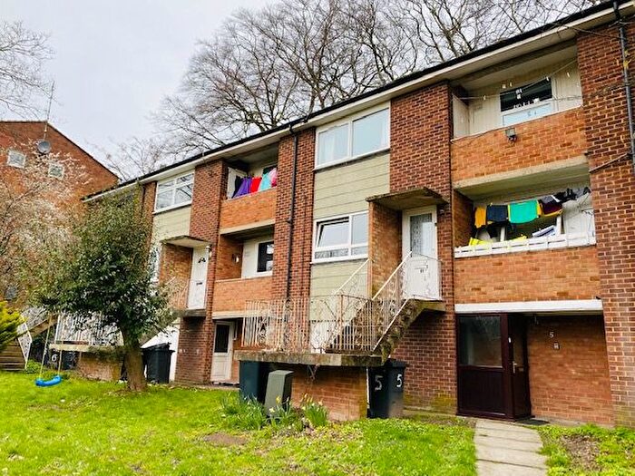 2 Bedroom Maisonette To Rent In Crescent Road, Luton, LU2