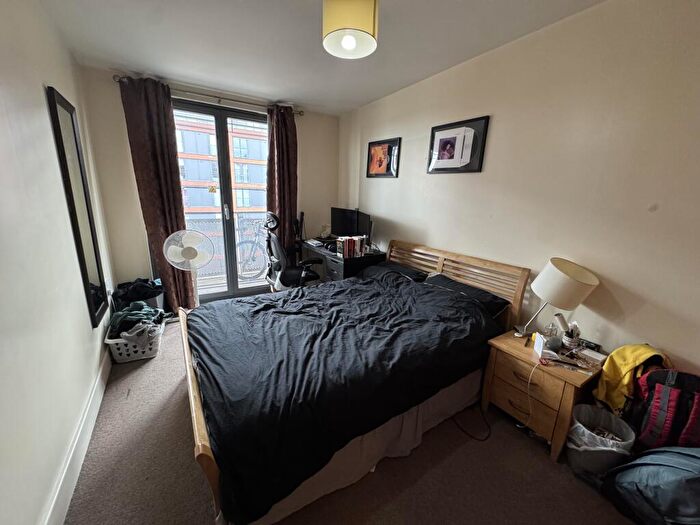 2 Bedroom Apartment To Rent In The Arcadian, B5
