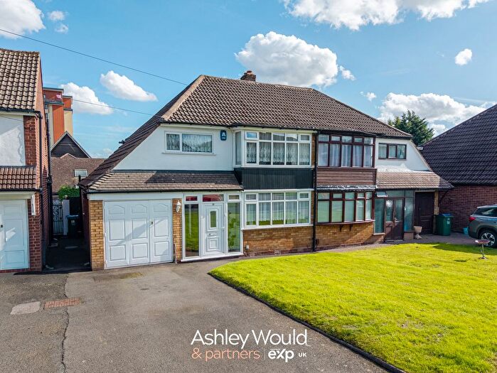 3 Bedroom Semi-Detached House For Sale In Fairbourne Avenue, Rowley Regis, B65