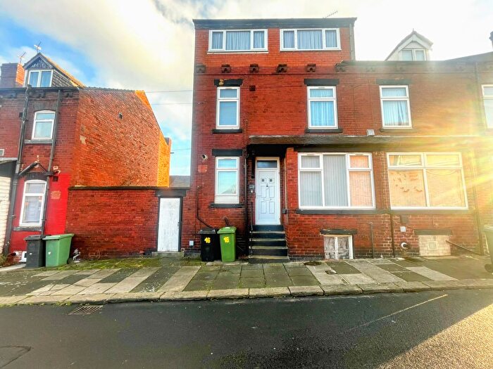 3 Bedroom End Of Terrace House To Rent In Glenthorpe Avenue, Leeds, LS9