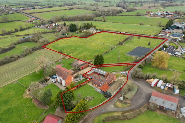 5 Bedroom Barn Conversion For Sale In Droitwich Road, Bradley Green, B96