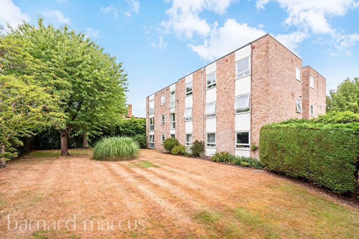 2 Bedroom Flat To Rent In Lambourn Grove, Kingston Upon Thames, KT1