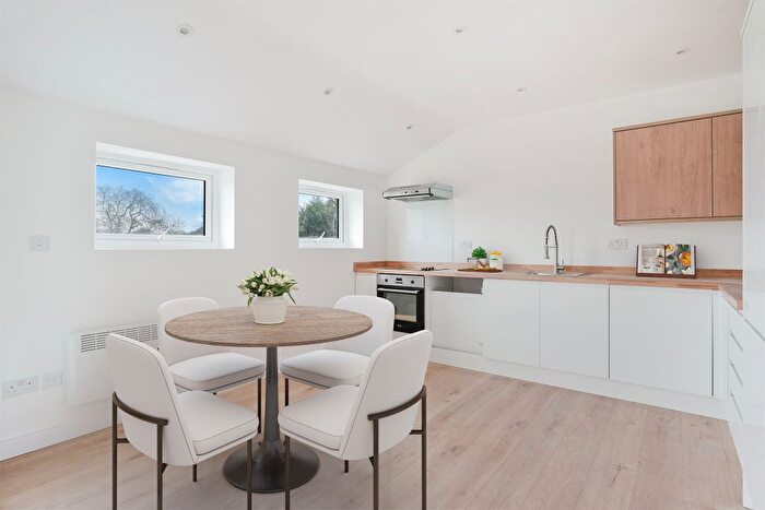 1 Bedroom Flat For Sale In Kingston Road, Epsom, KT19