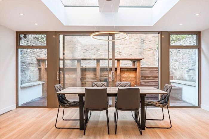 2 Bedroom Flat To Rent In Harcourt Terrace, London, SW10