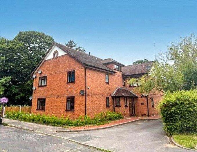 1 Bedroom Apartment For Sale In Eastwood Road, Bramley, Guildford, Surrey, GU5