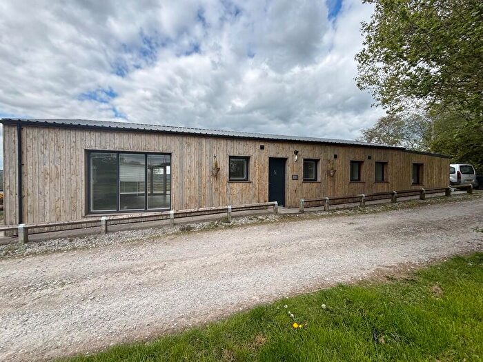 3 Bedroom Detached Bungalow To Rent In Norr Lane, BD15