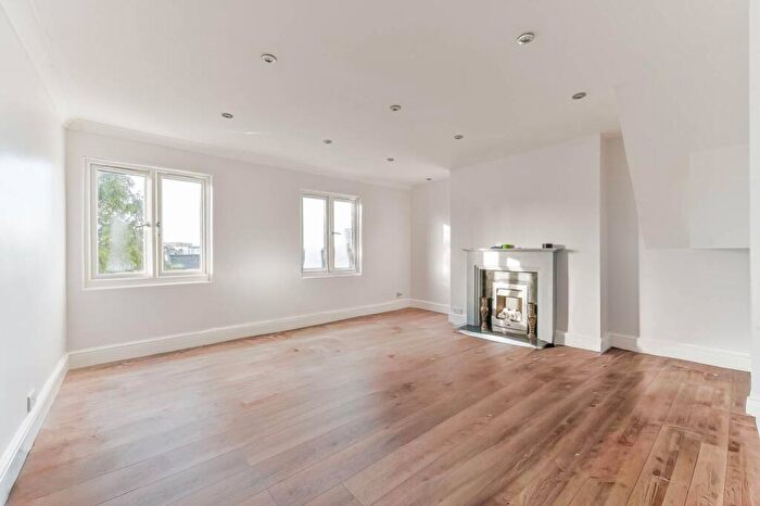 3 Bedroom Flat To Rent In St James's Road, Croydon, CR0