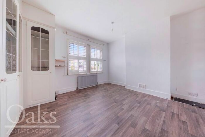 2 Bedroom Flat To Rent In Farnley Road, London, SE25