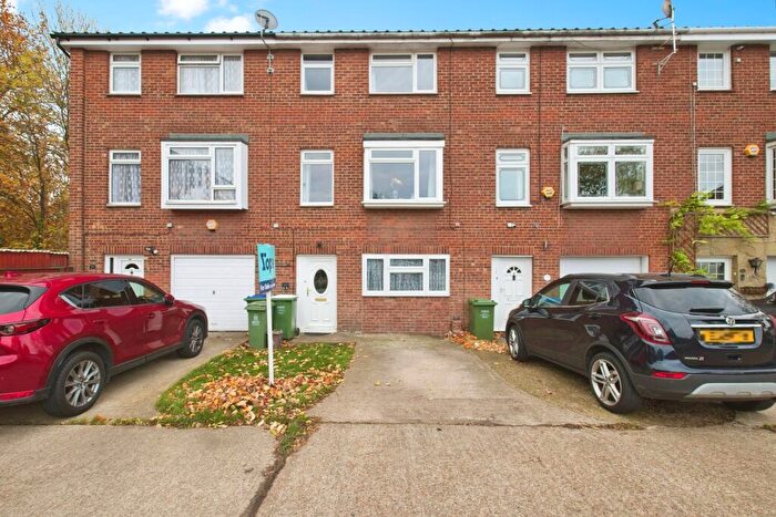 4 Bedroom Terraced House For Sale In Howden Close, London, SE28