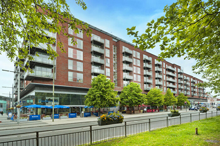 2 Bedroom Flat To Rent In The Heart, Walton-on-Thames, Surrey, KT12