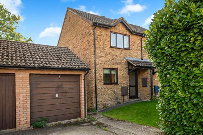 2 Bedroom Semi-Detached House For Sale In Dovehouse Close, Eynsham, OX29
