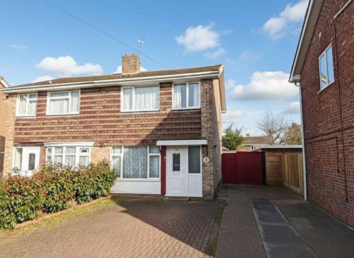 3 Bedroom Semi Detached House To Rent In Hill View Close, Grantham, NG31