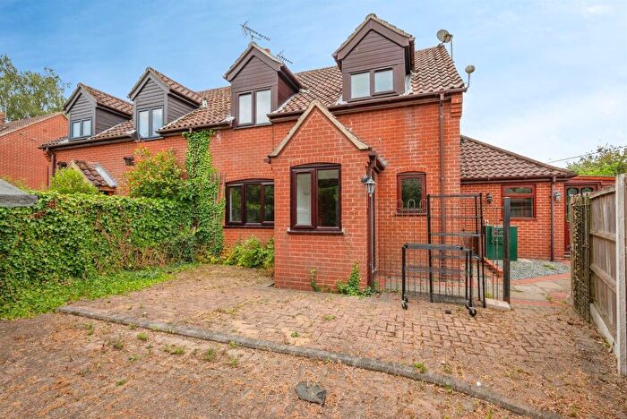 3 Bedroom Semi Detached House For Sale In The Street, Honing, North Walsham, NR28