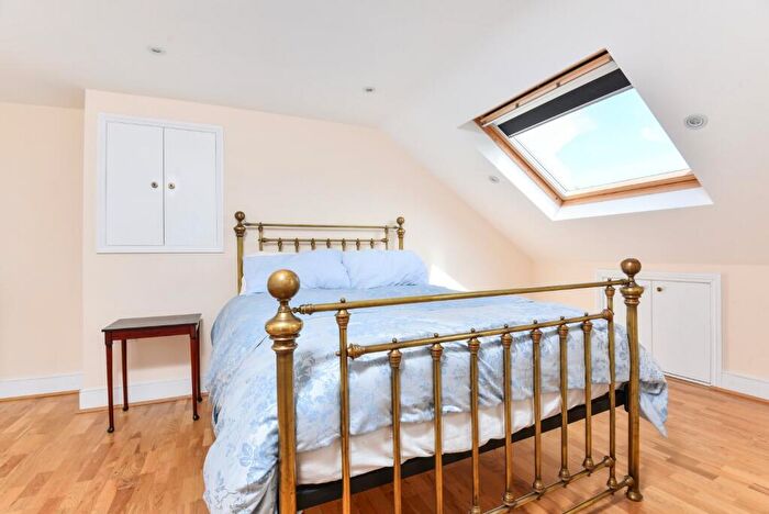4 Bedroom House To Rent In Salcott Road, Battersea, London, SW11