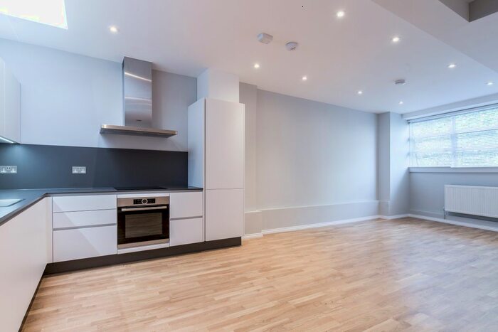2 Bedroom Flat To Rent In Shacklewell Lane, London, E8