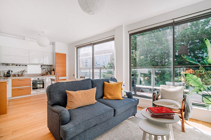 2 Bedroom Apartment For Sale In Bowling Green Lane, Clerkenwell, EC1