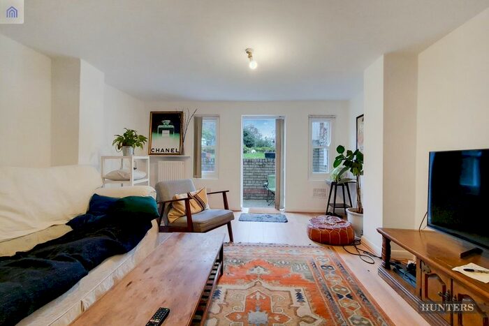 3 Bedroom Flat To Rent In Lower Clapton Road, London, E5