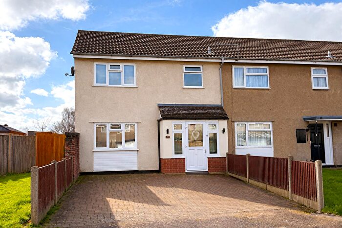 3 Bedroom End Of Terrace House For Sale In Dunlin Road, Grovehill, Hemel Hempstead, HP2