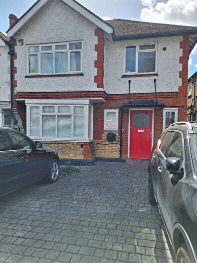 3 Bedroom Maisonette For Sale In Chinbrook Road, London, SE12