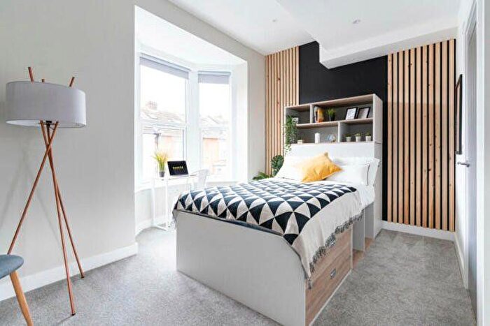 7 Bedroom Terraced House To Rent In Margate Road, Southsea, Hampshire, PO5