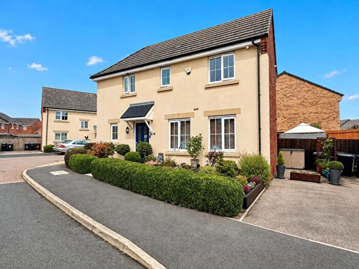 3 Bedroom Detached House For Sale In Downy Drive, Pineham Village, Northampton, NN4