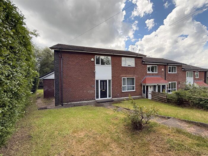 4 Bedroom End Of Terrace House For Sale In Lydgate Close, Carrbrook, Stalybridge, SK15
