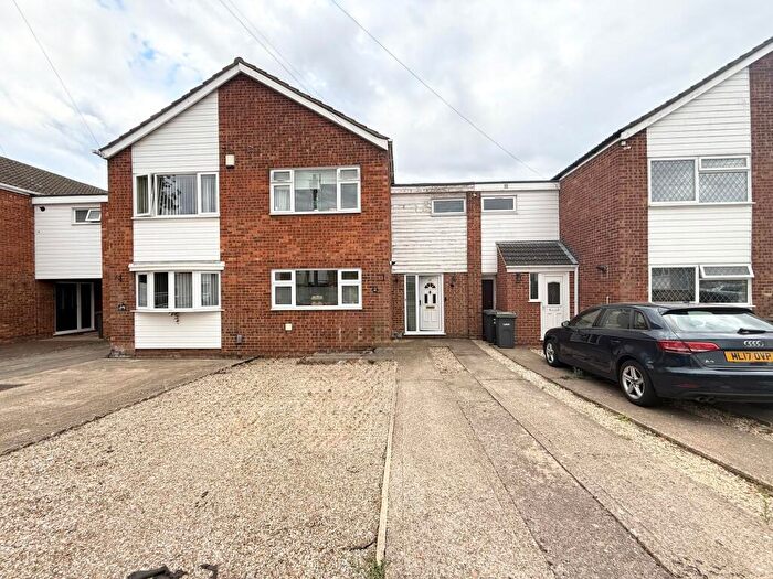 3 Bedroom Semi Detached House For Sale In Lancing Road, Luton, LU2
