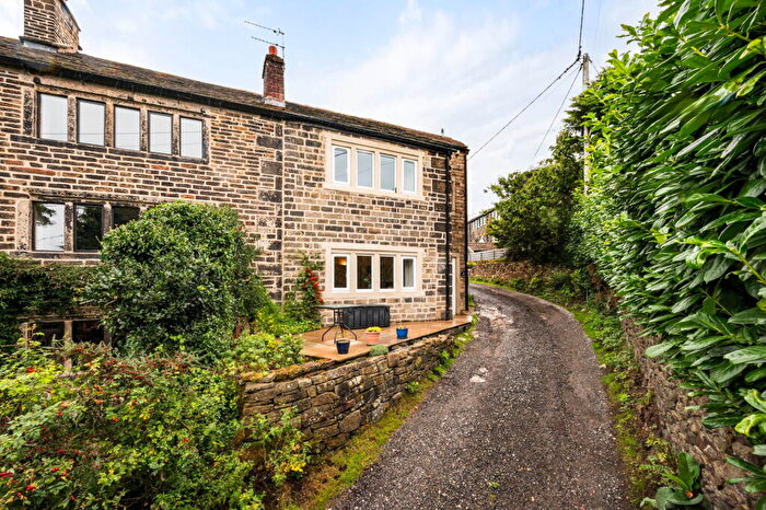 4 Bedroom End Of Terrace House For Sale In Bunkers, Tunstead Lane, Greenfield, Saddleworth, OL3
