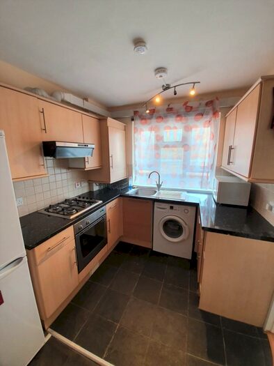 1 Bedroom Apartment To Rent In King Square, London, EC1V