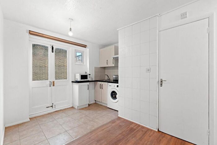 1 Bedroom Flat To Rent In Edmeston Close, Trowbridge Estate, E9