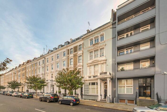 1 Bedroom Flat To Rent In Arundel Gardens, Notting Hill, London, W11
