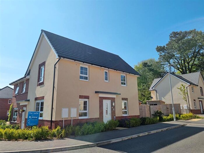 3 Bedroom Semi-Detached House For Sale In Long Meadow, Launceston, PL15