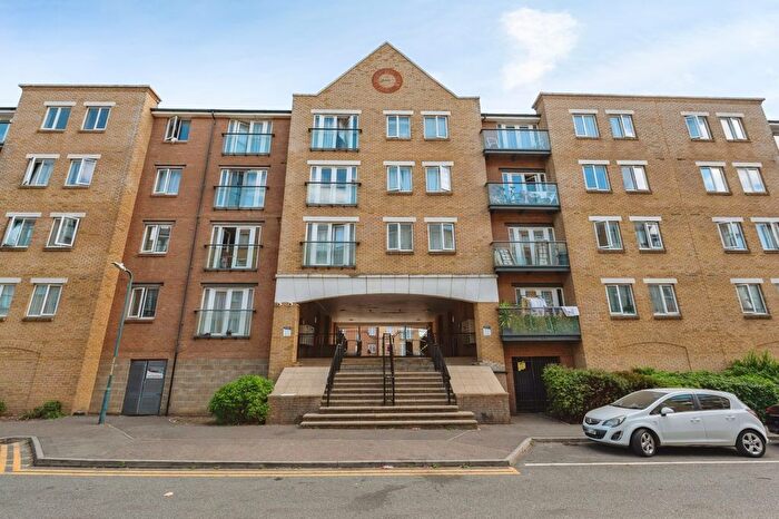 2 Bedroom Flat For Sale In Black Eagle Drive, Northfleet, Gravesend, Kent, DA11