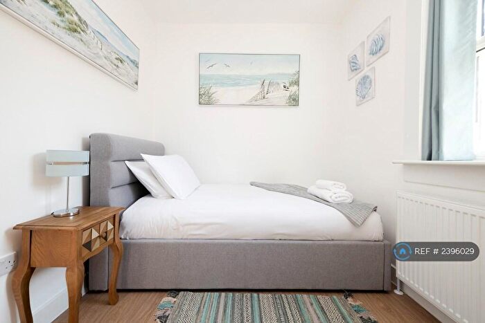 2 Bedroom Flat To Rent In Bernard Terrace, Edinbuirgh, EH8