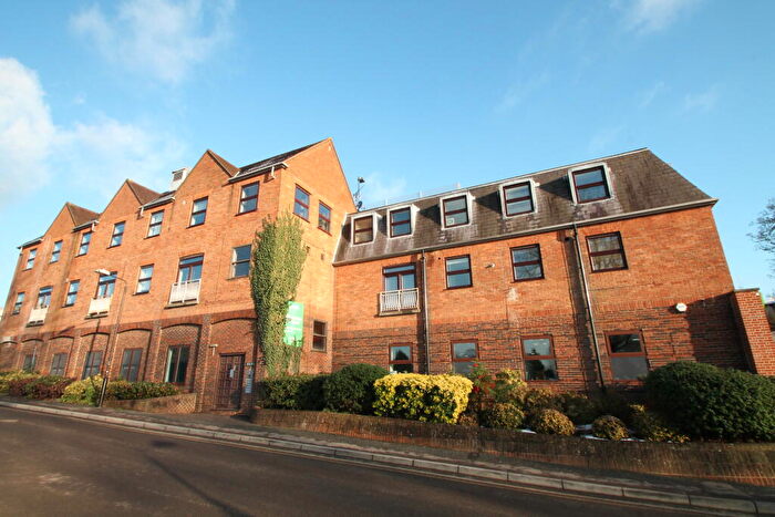 1 Bedroom Apartment To Rent In Elms Road, Wokingham, Berkshire, RG40