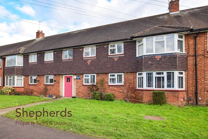 3 Bedroom Flat For Sale In Whitefields Road, Cheshunt, EN8