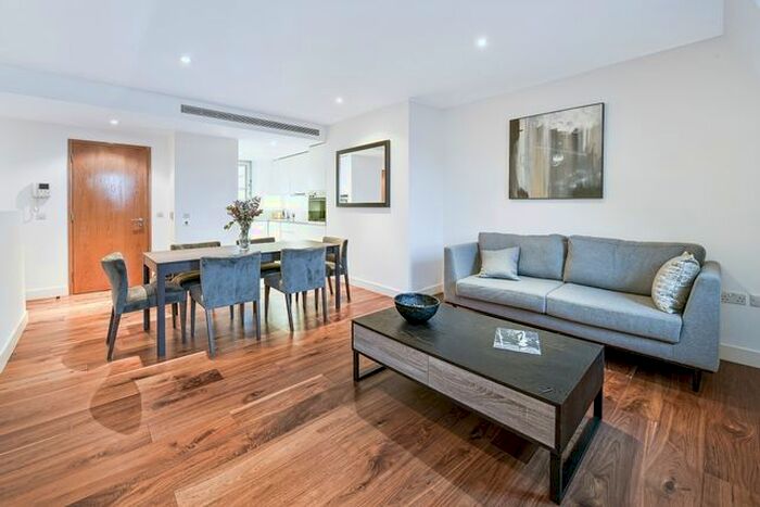 2 Bedroom Flat To Rent In Hanover Street, London, W1S