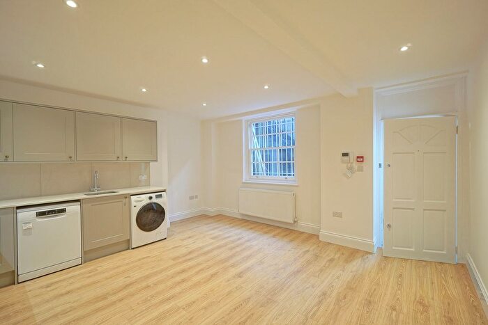 2 Bedroom Flat To Rent In Conway Street, W1T