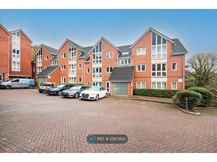 2 Bedroom Flat To Rent In Claremont Court, Tunbridge Wells, TN2