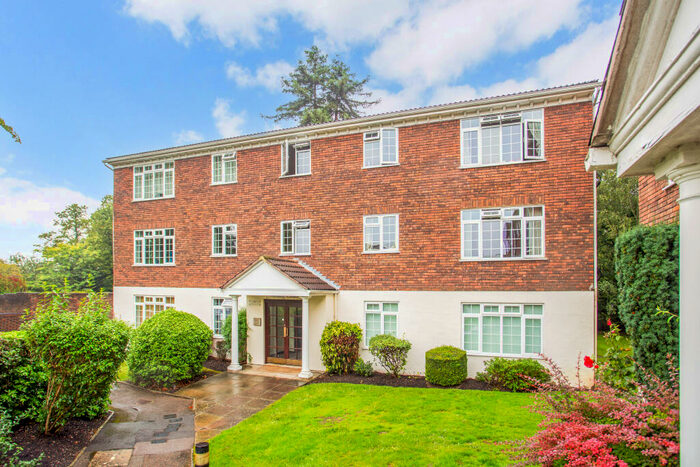 1 Bedroom Apartment To Rent In Hillcrest, Weybridge, KT13