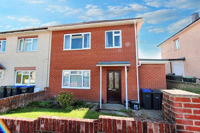 3 Bedroom Semi-Detached House For Sale In Kent Road, Salisbury, SP2