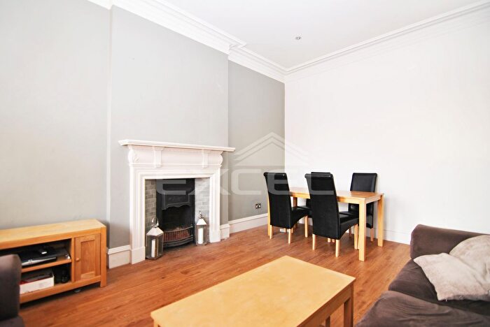 3 Bedroom Flat To Rent In Delaware Road, Maida Vale, London, W9