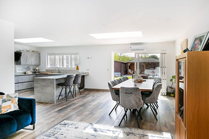 4 Bedroom Detached Bungalow For Sale In Banbury Road, Kidlington, OX5