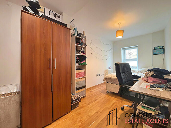 2 Bedroom Apartment To Rent In Battersea Rise, Clapham Junction, SW11