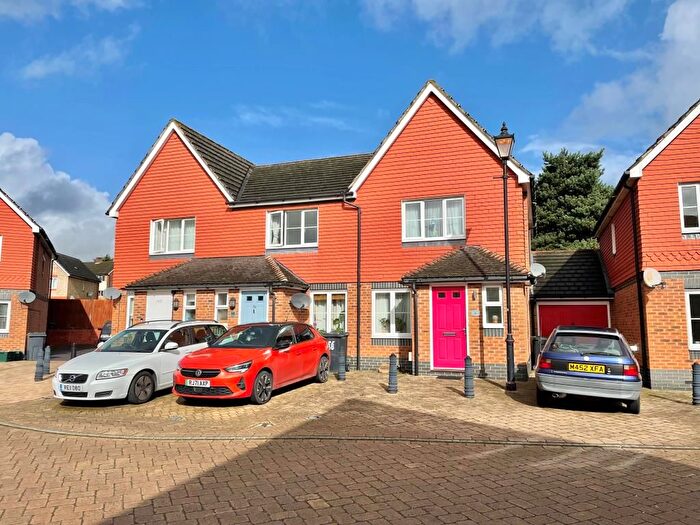 2 Bedroom End Of Terrace House To Rent In Claremont Crescent, Newbury, RG14